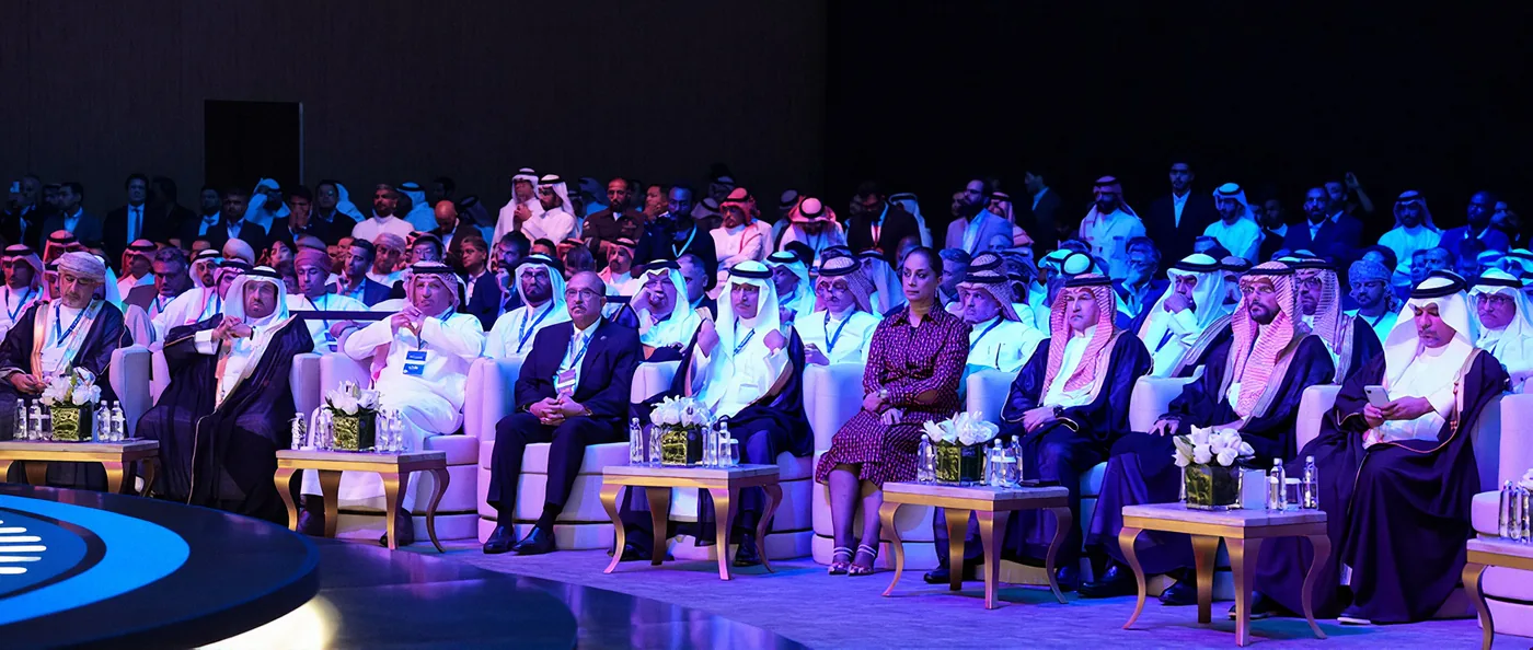 Guests in the front rows of the plenary